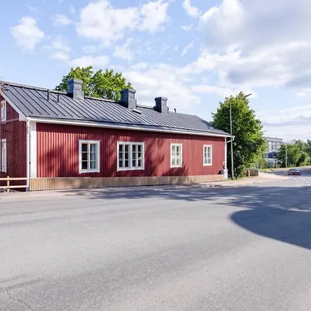 Unique & Premium Apartment With Free Wifi & Parking For 2 Cars In The Center Of Kerava Apartment *